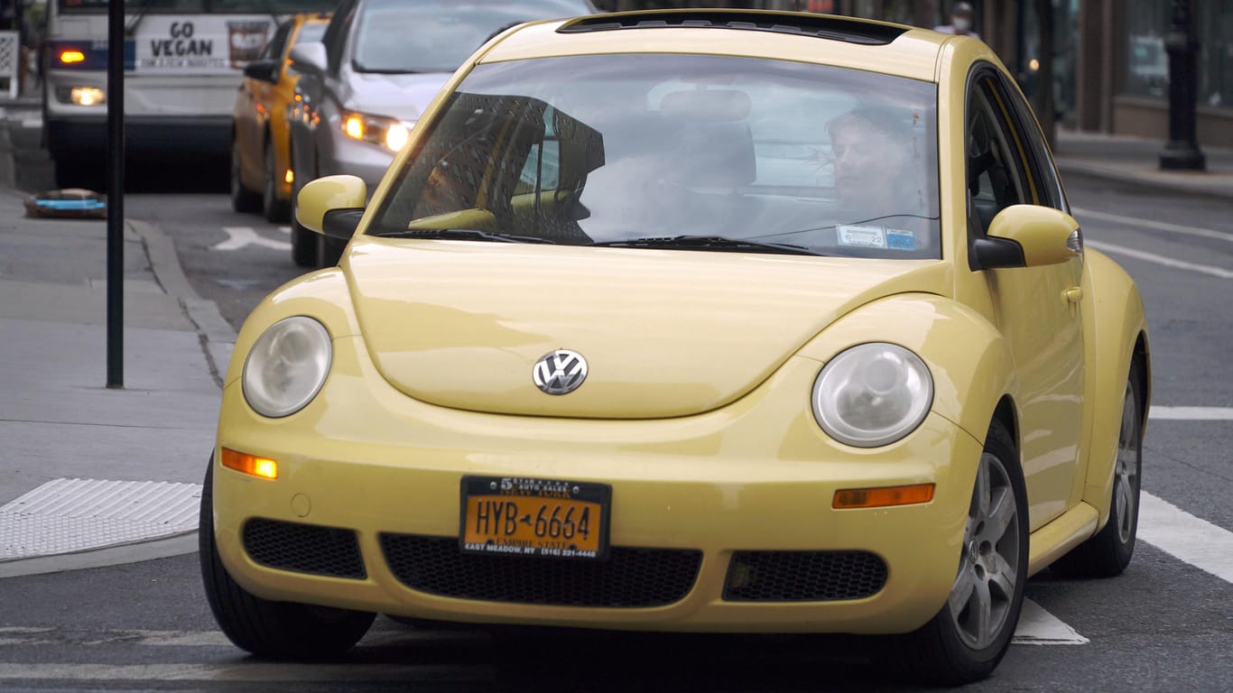 Ein VW Beetle in New York (Symbolbild): Bei dem Konzern gab es ein Datenleck.