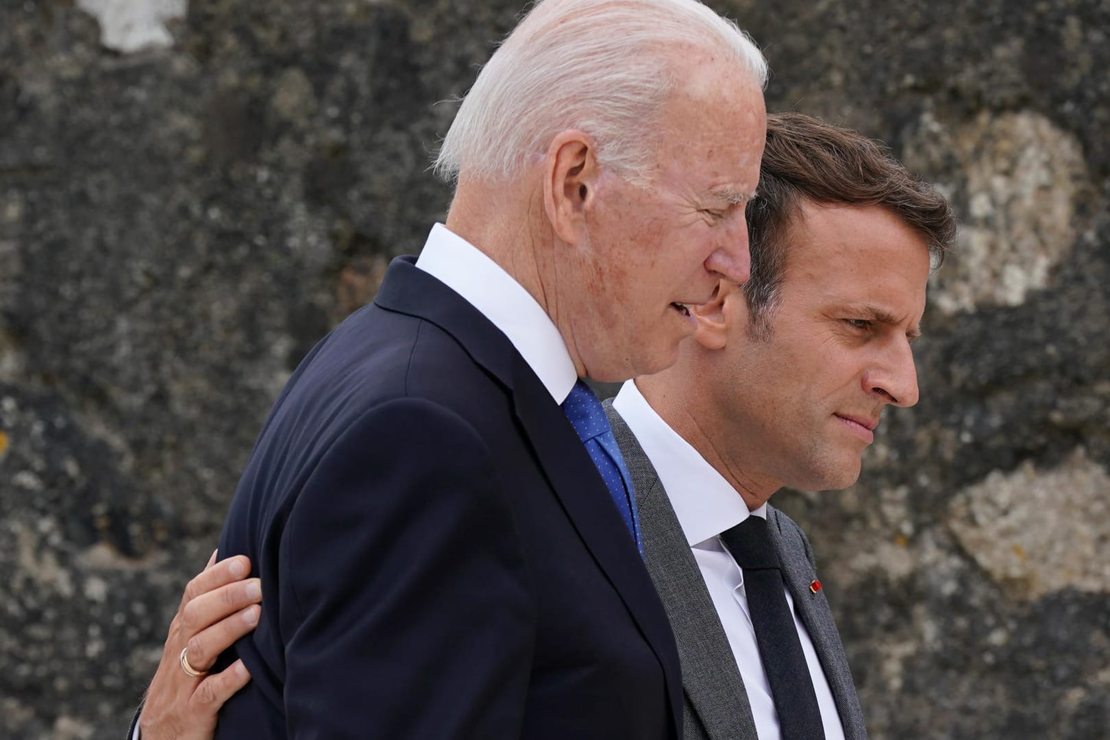 Joe Biden, Emmanuel Macron beim G7-Gipfel: Die Zweifel an den USA bleiben.