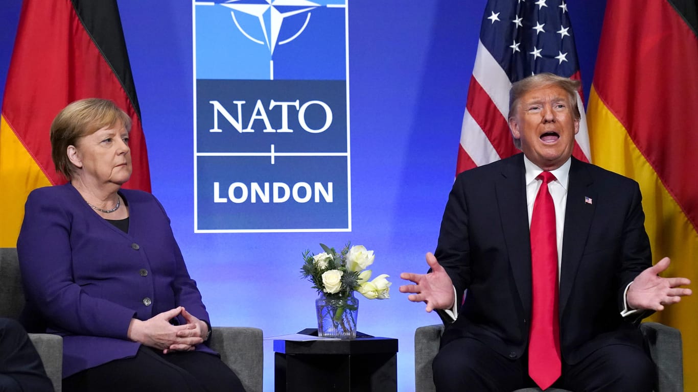 Donald Trump und Angela Merkel beim Nato-Gipfel 2019 in Wales: Trump hatte das Bündnis infrage gestellt.