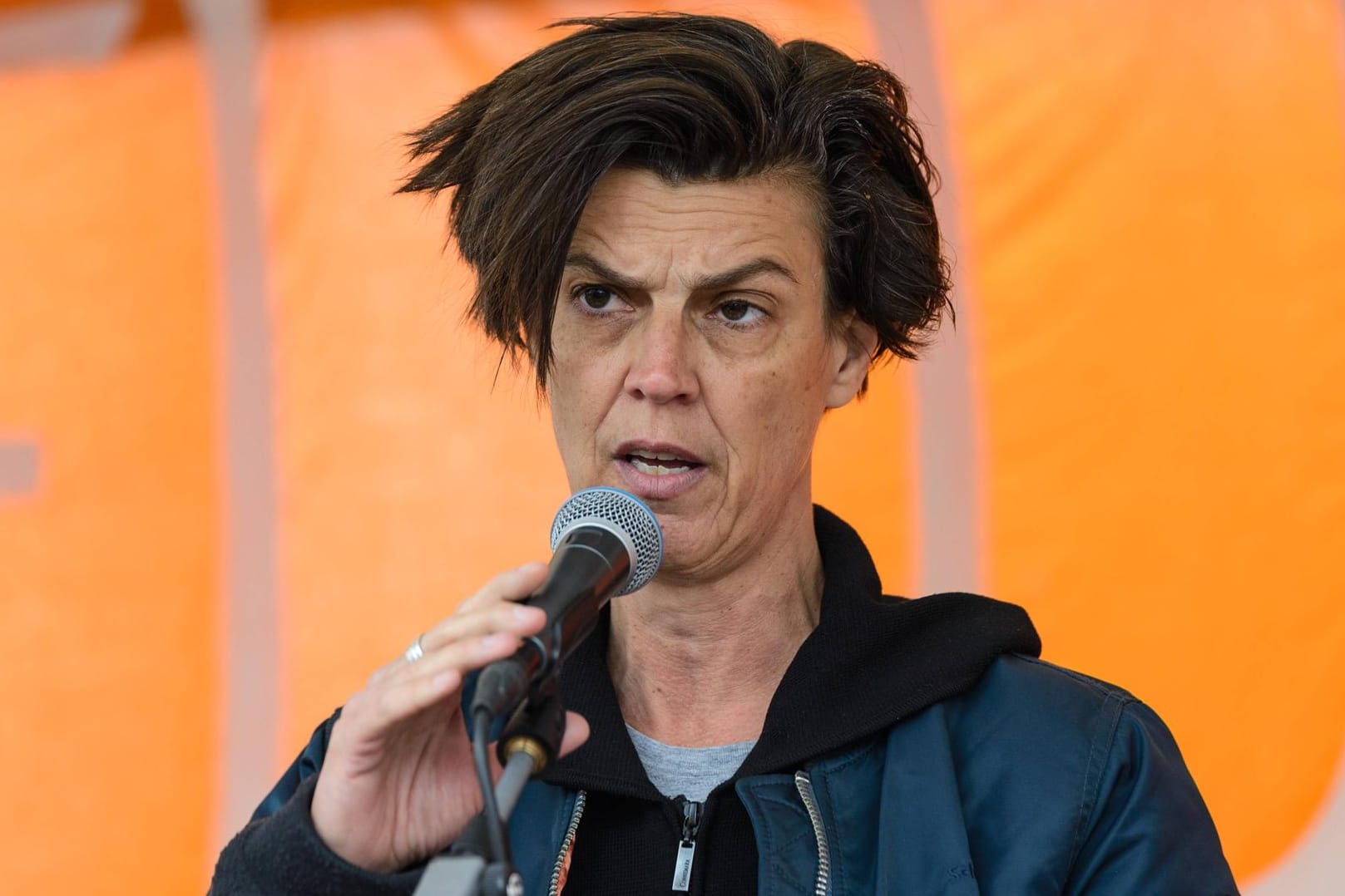 Die Autorin und Publizistin Carolin Emcke sorgte mit einer Rede auf dem Grünen-Parteitag für Irritationen.