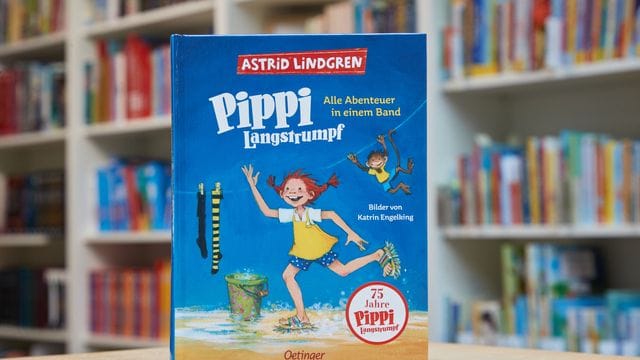 Der Bestseller "Pippi Langstrumpf" von Astrid Lindgren, alle Abenteuer in einem Band, erschienen im Oetinger Verlag,. Der Bestseller "Pippi Langstrumpf" von Astrid Lindgren, alle Abenteuer in einem Band, erschienen im Oetinger Verlag,.