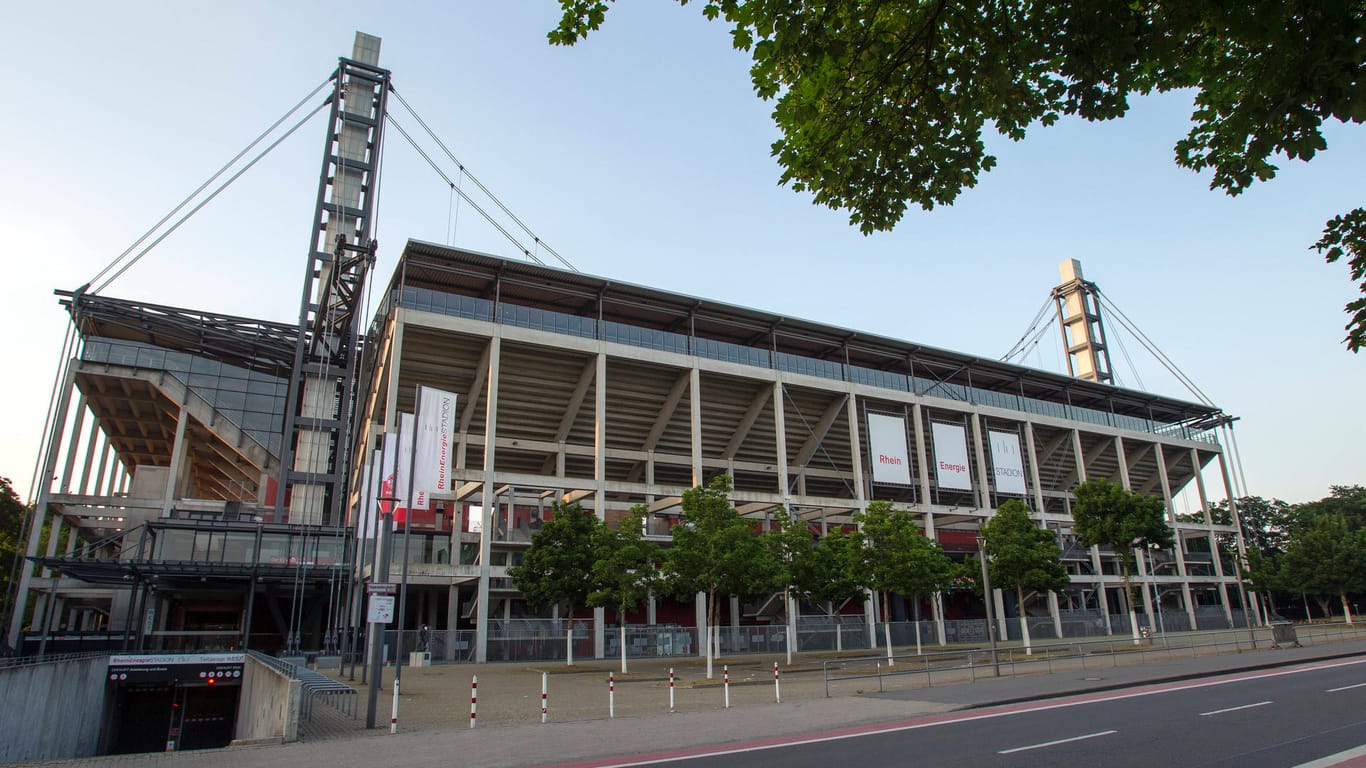 Blick auf das RheinEnergie-Stadion: Hier ist der 1. FC Köln zuhause.