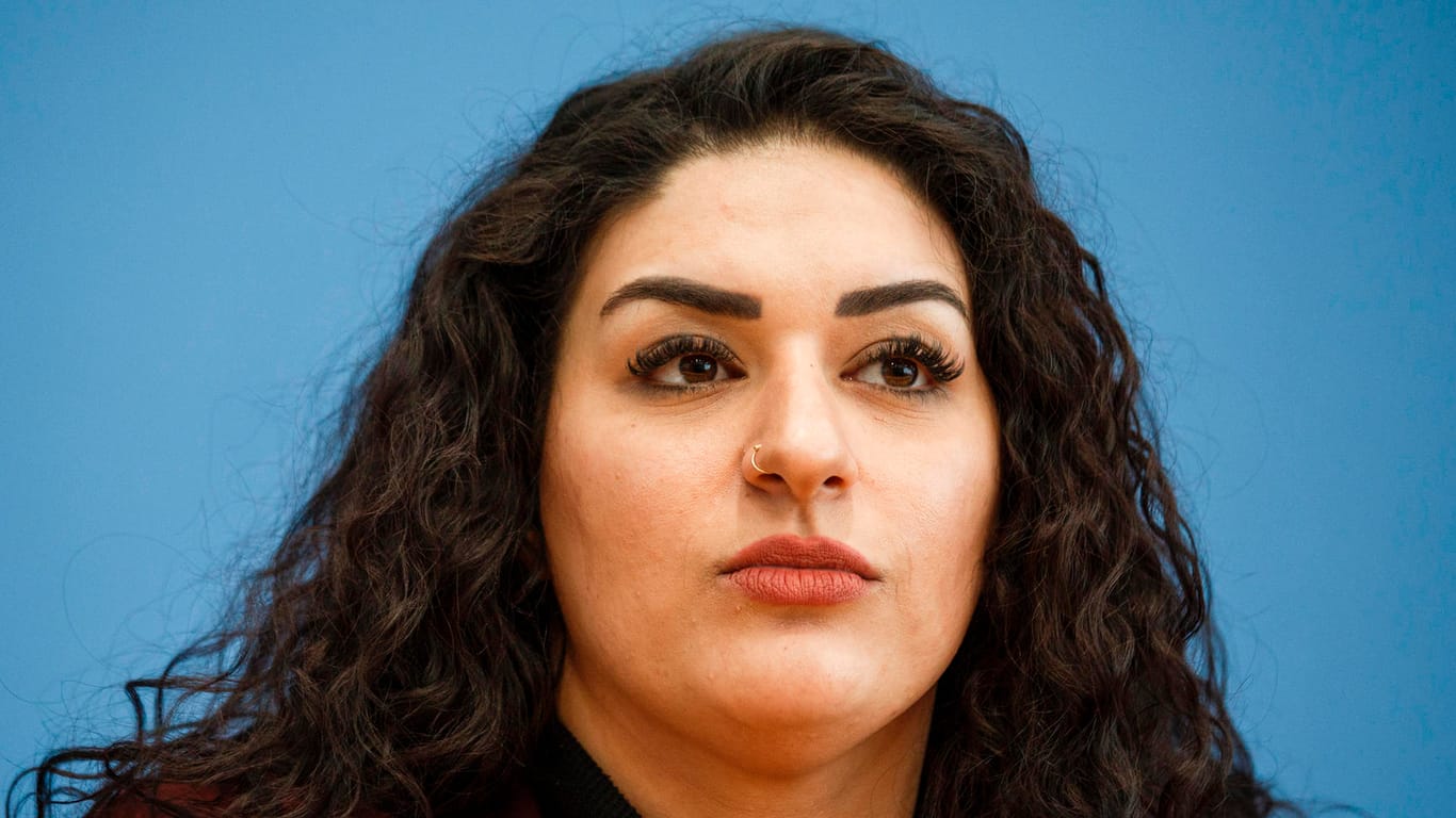 Die Hamburger Linken-Bürgerschaftsabgeordnete Cansu Özdemir (Archivbild): Sie wurde vor dem Flug in den Irak zunächst aufgehalten und befragt. Warum, ist noch unklar.