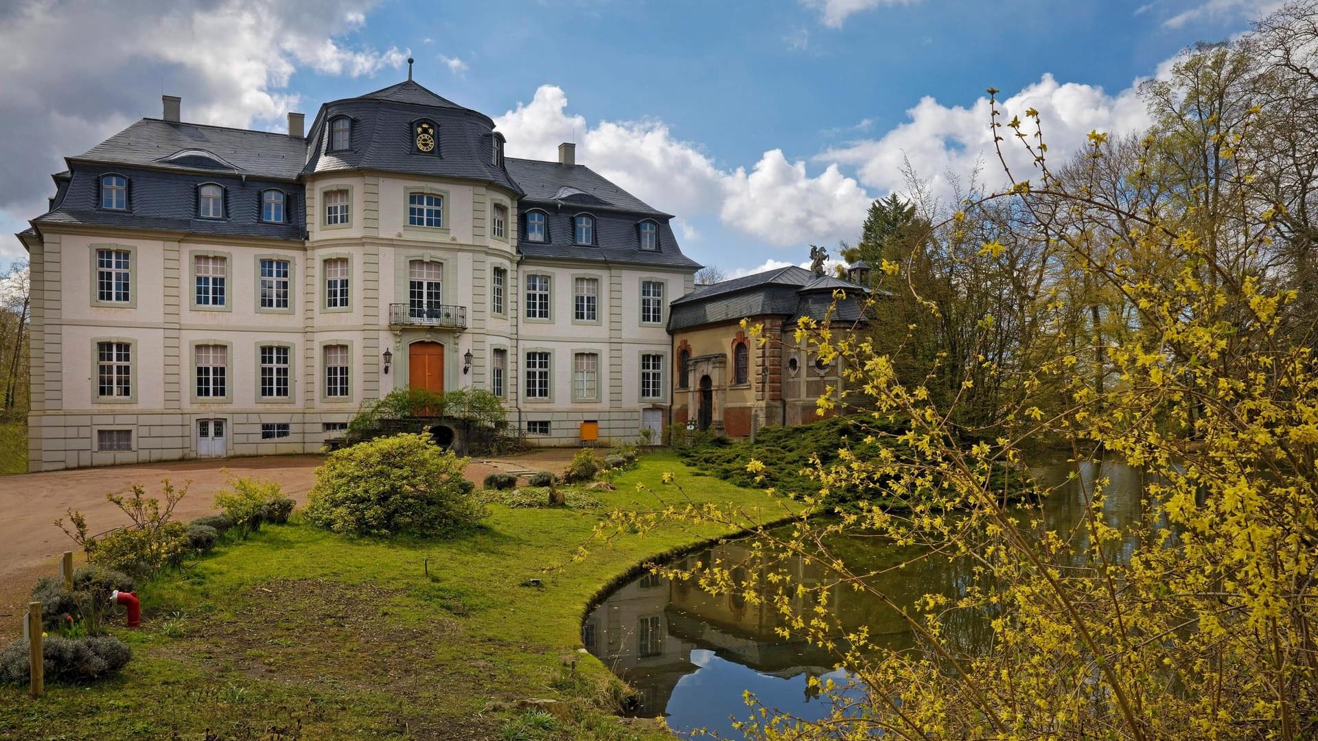 Schloss Türnich: Es ist das einzige noch vollständig erhaltene Barockschloss im Rheinland.