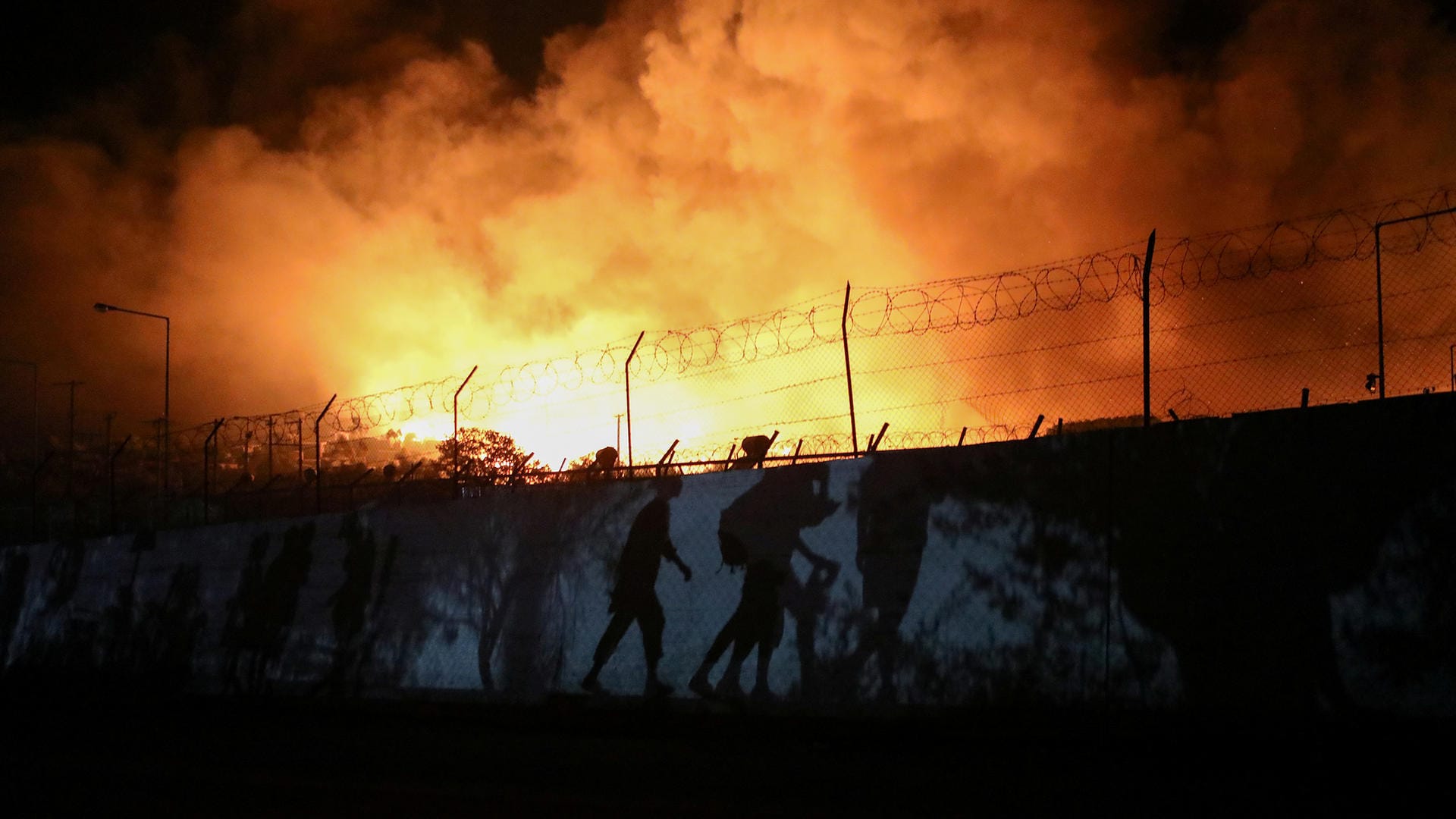 Das brennende Flüchtlingslager Moria auf Lesbos im September 2020: Etwa 13.000 Menschen lebten in dem Camp.