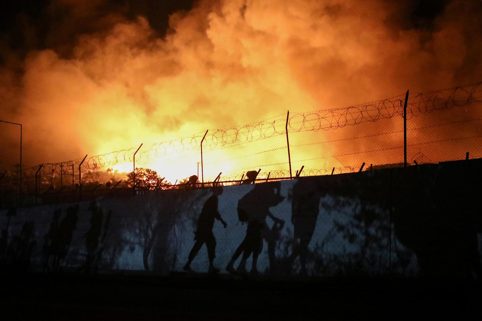 Das brennende Flüchtlingslager Moria auf Lesbos im September 2020: Etwa 13.000 Menschen lebten in dem Camp.