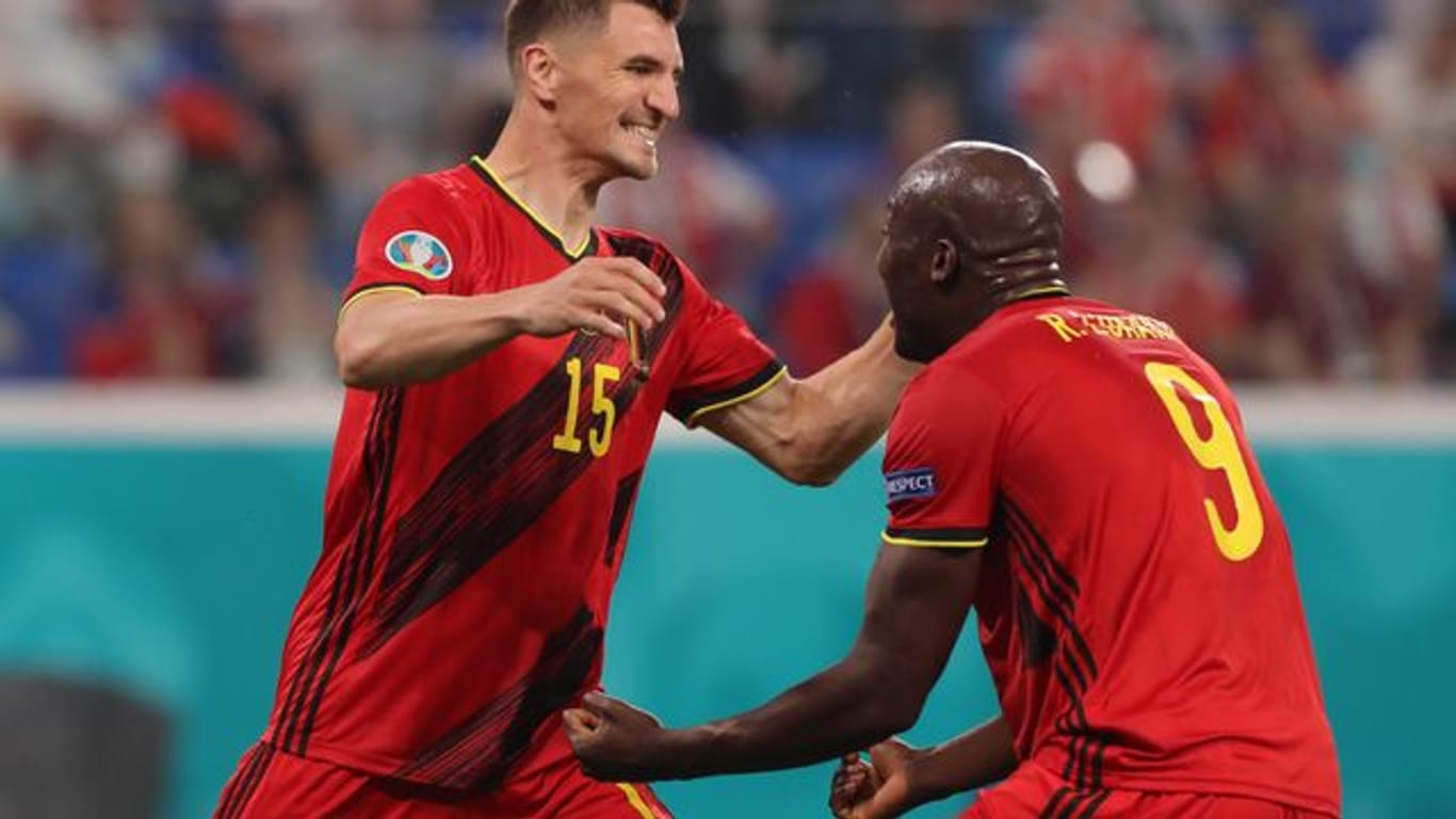 Belgien setzte sich dank Toren von Thomas Meunier (l) und Romelu Lukaku gegen Russland durch.