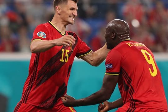 Belgien setzte sich dank Toren von Thomas Meunier (l) und Romelu Lukaku gegen Russland durch.