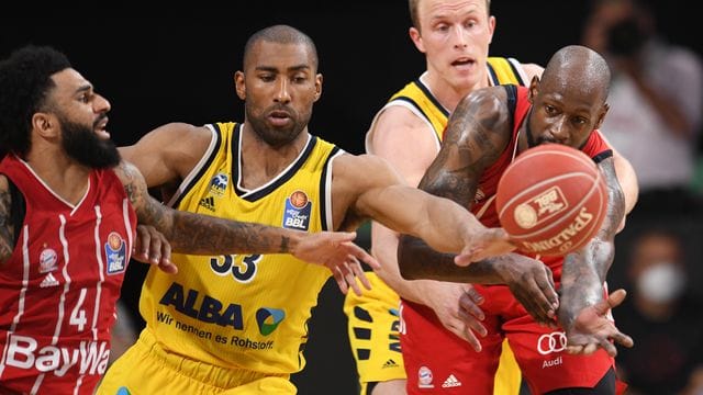 Die BBL-Finalserie zwischen dem FC Bayern München und Alba Berlin ist bisher hart umkämpft. Die BBL-Finalserie zwischen dem FC Bayern München und Alba Berlin ist bisher hart umkämpft.