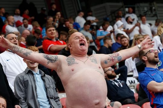 Die englische Fußball-Nationalmannschaft appellierte an die eigenen Fans.