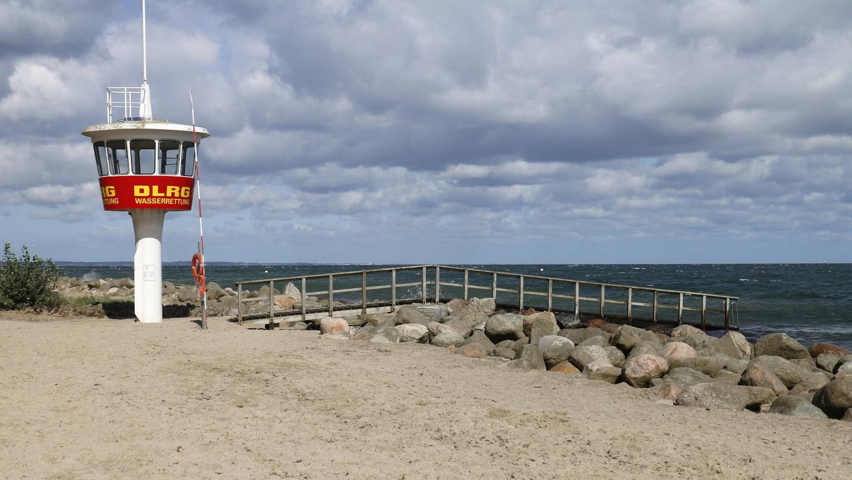 Strandpromenade in Travemünde: Ein zehnjähriges Mädchen ist in der Ostsee ertrunken. Strandpromenade in Travemünde: Ein zehnjähriges Mädchen ist in der Ostsee ertrunken.