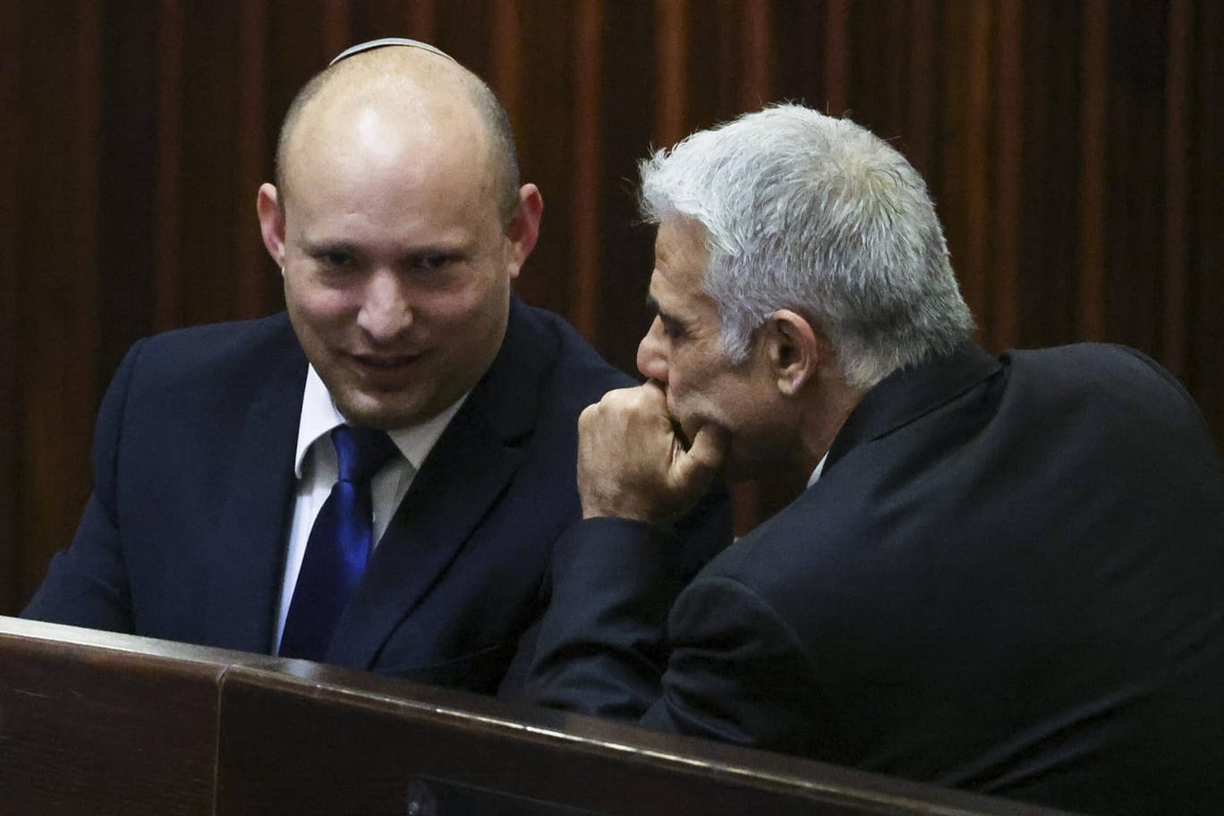 Jair Lapid und Naftali Bennett: Insgesamt gehören dem Bündnis acht Parteien an.