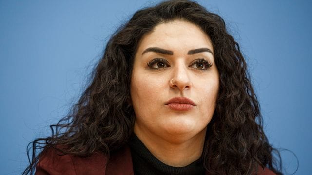Cansu Cansu Özdemir (Die Linke), Hamburger Bürgerschaftsabgeordnete (Archivbild): Die Festsetzung der Politikerin sorgt für Kritik in Hamburg. Cansu Cansu Özdemir (Die Linke), Hamburger Bürgerschaftsabgeordnete (Archivbild): Die Festsetzung der Politikerin sorgt für Kritik in Hamburg.