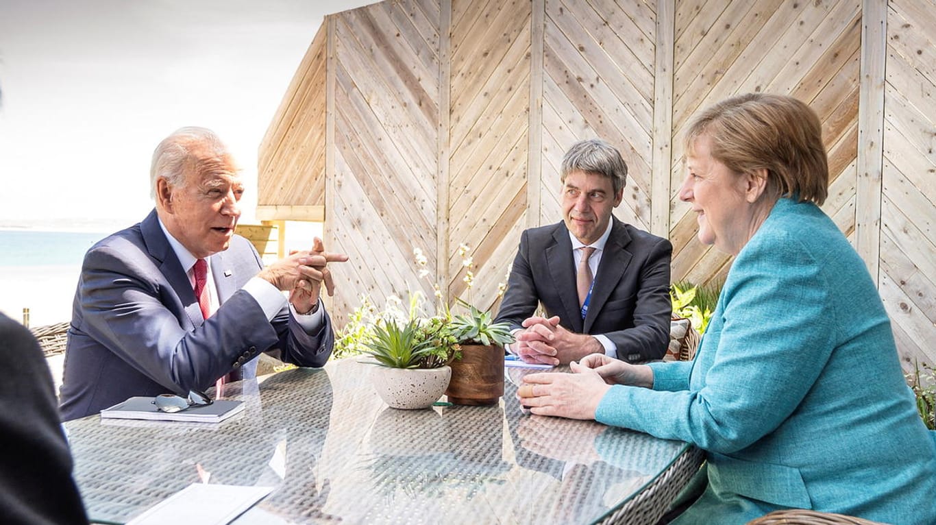 Bundeskanzlerin Angela Merkel im Gespräch mit US-Präsident Joe Biden: "Wir wollen für eine bessere Welt agieren".