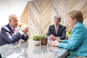 Bundeskanzlerin Angela Merkel im Gespräch mit US-Präsident Joe Biden: "Wir wollen für eine bessere Welt agieren".