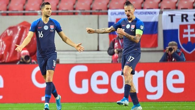 Fällt auch durch seine Frisur auf: Der Slowake Marek Hamsik feiert in der EM-Qualifikation ein Tor.