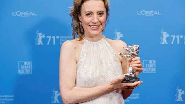 Maren Eggert hat bei der Berlinale den Silbernen Bären für die beste schauspielerische Leistung in einer Hauptrolle erhalten.