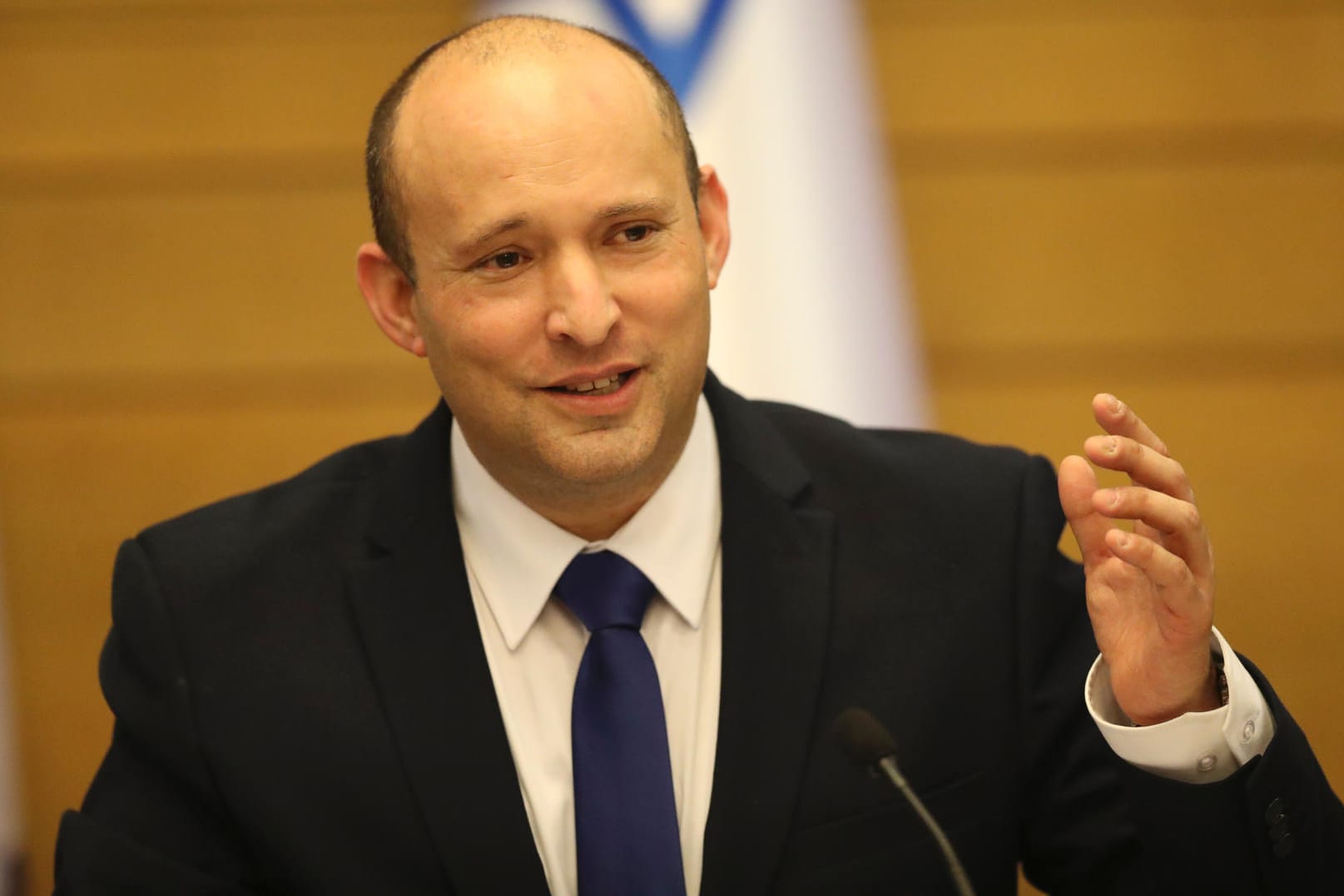 Naftali Bennett bei der ersten Sitzung des neuen israelischen Kabinetts in Jerusalem: Der Parteichef der national-religiösen Jamina-Partei ist neuer Ministerpräsident in Israel.