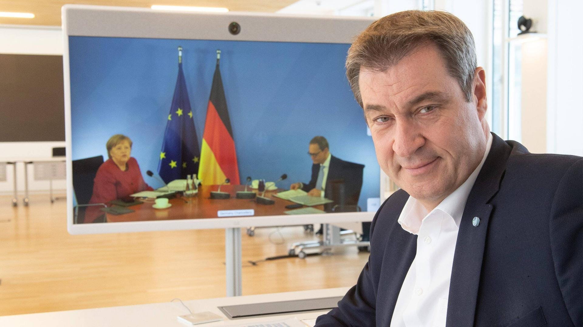 Gruppenbild mit Dame: Markus Söder bei einer Schaltkonferenz der Ministerpräsidenten.