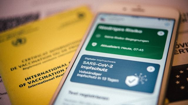 Vollständig gegen Covid-19 Geimpfte können ihren Status nun auch per App nachweisen.