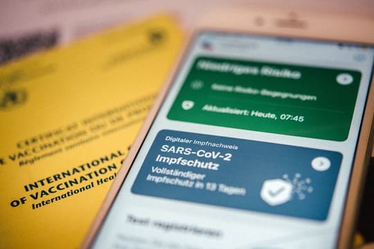 Vollständig gegen Covid-19 Geimpfte können ihren Status nun auch per App nachweisen.