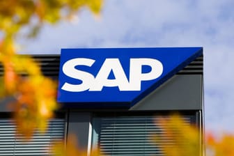 Das SAP-Logo (Symbolbild): Der Software-Konzern will mit dem Software-Anbieter TeamViewer zusammenarbeiten.