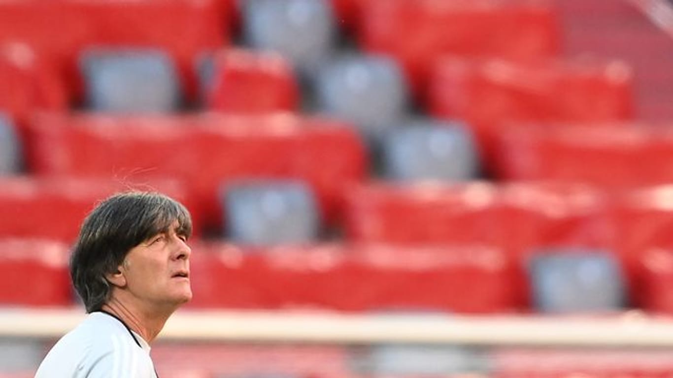 Ohne Wehmut und hochmotiviert bereitet sich Joachim Löw in München auf den EM-Auftakt gegen Frankreich vor.