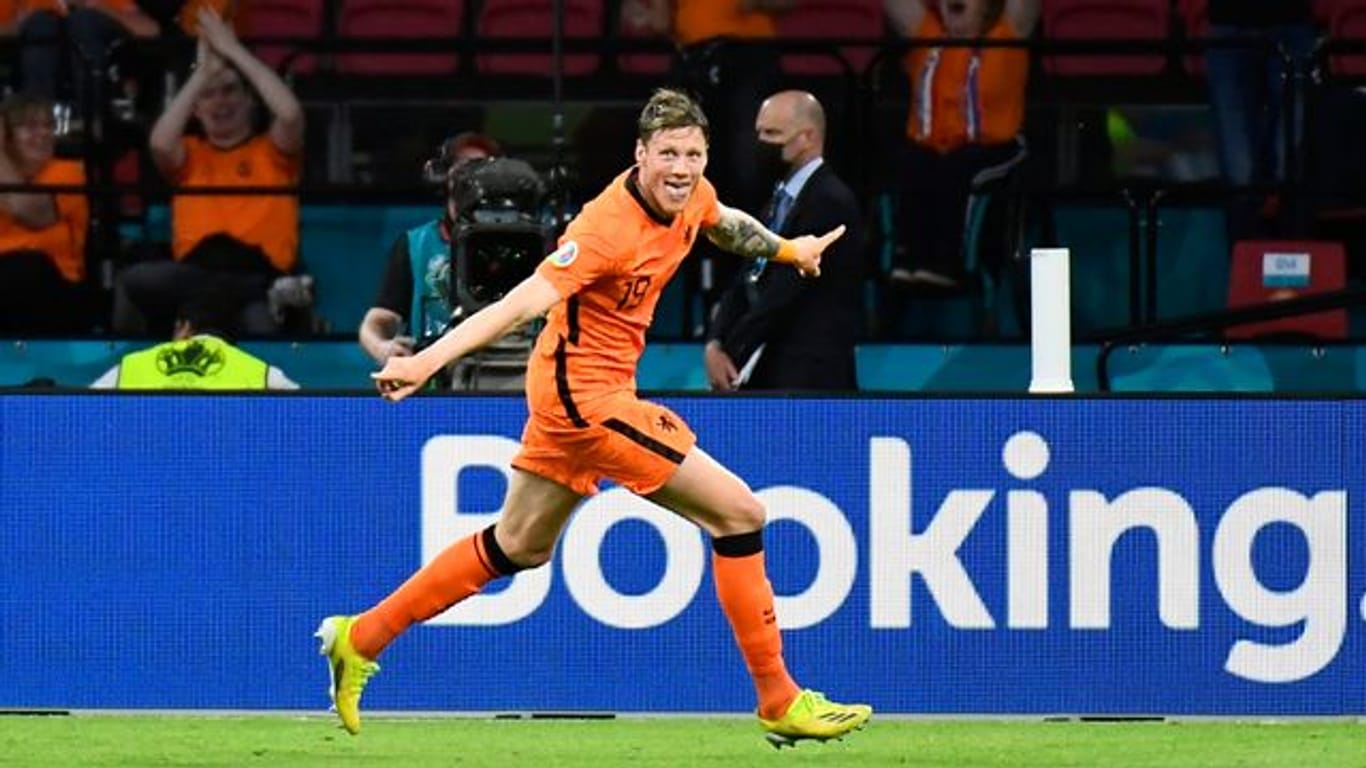 Torschütze Wout Weghorst von den Niederlanden feiert das 2:0 gegen die Ukraine.