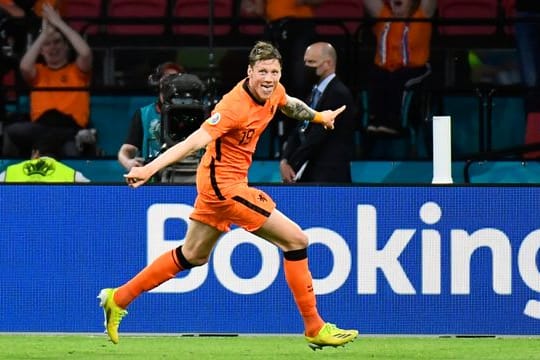 Torschütze Wout Weghorst von den Niederlanden feiert das 2:0 gegen die Ukraine.