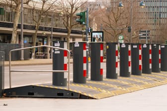 Poller und Lkw-Sperren in Berlin: Auch in Mainz könnten derartige Sicherheitsmaßnahmen schon bald eingerichtet werden.