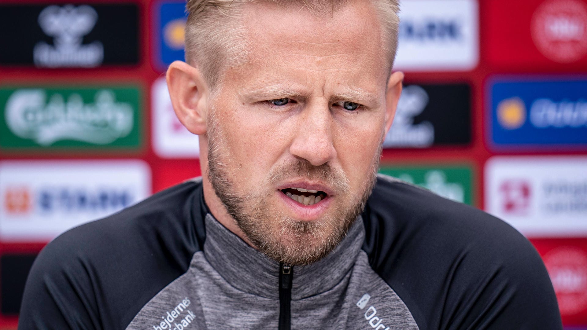 Kasper Schmeichel: Der dänische Keeper kritisiert die Uefa für die Spielfortsetzung nach dem Zusammenbruch von Christian Eriksen.