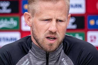 Kasper Schmeichel: Der dänische Keeper kritisiert die Uefa für die Spielfortsetzung nach dem Zusammenbruch von Christian Eriksen.