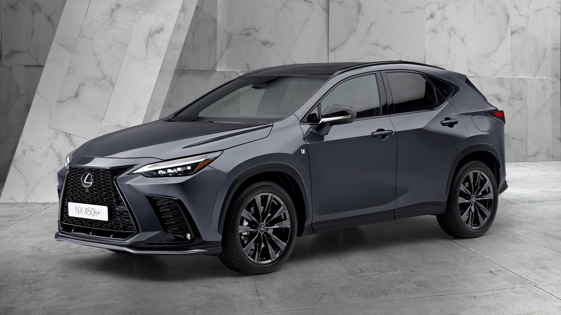 Lexus: Im Zuge des Generationswechsels legt der schnittiger gezeichnete NX in allen Dimensionen ein wenig zu. Lexus: Im Zuge des Generationswechsels legt der schnittiger gezeichnete NX in allen Dimensionen ein wenig zu.