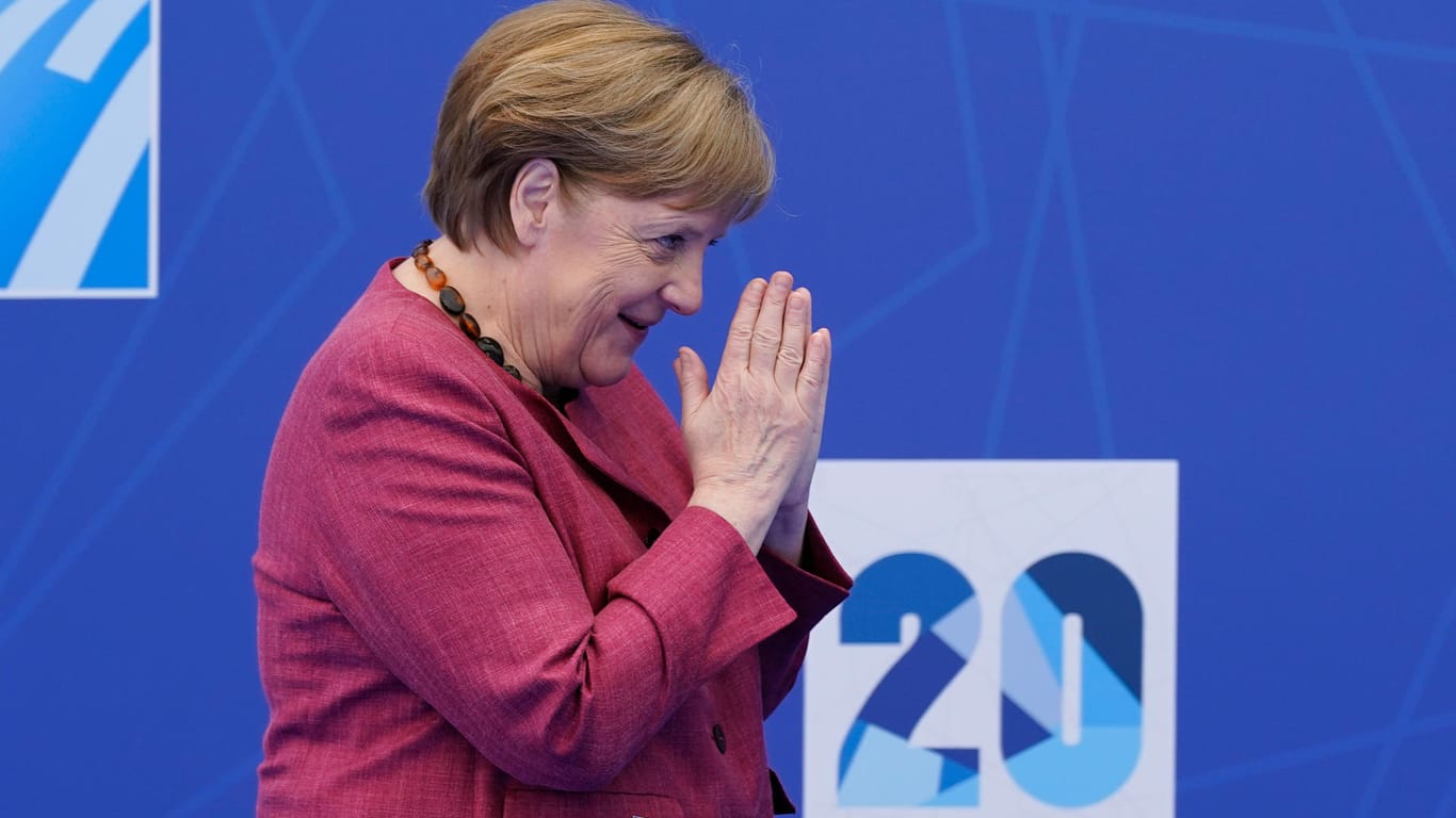 Dann wollen wir mal loslegen: Angela Merkel beim Nato-Gipfel in Brüssel