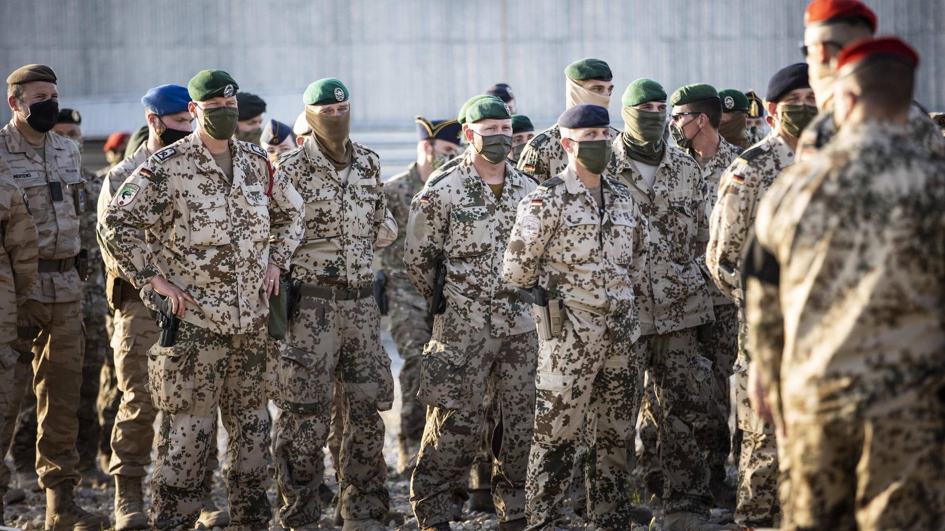 Soldaten im Camp Marmal in Masar-e Scharif: Der Truppenabzug aus Afghanistan hat begonnen.