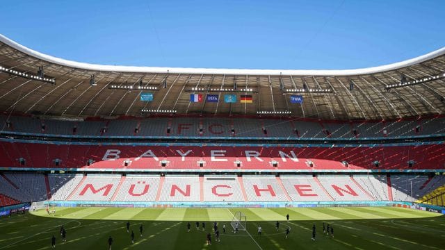 Für die Fans gelten auf den Rängen in München strenge Corona-Regeln,.