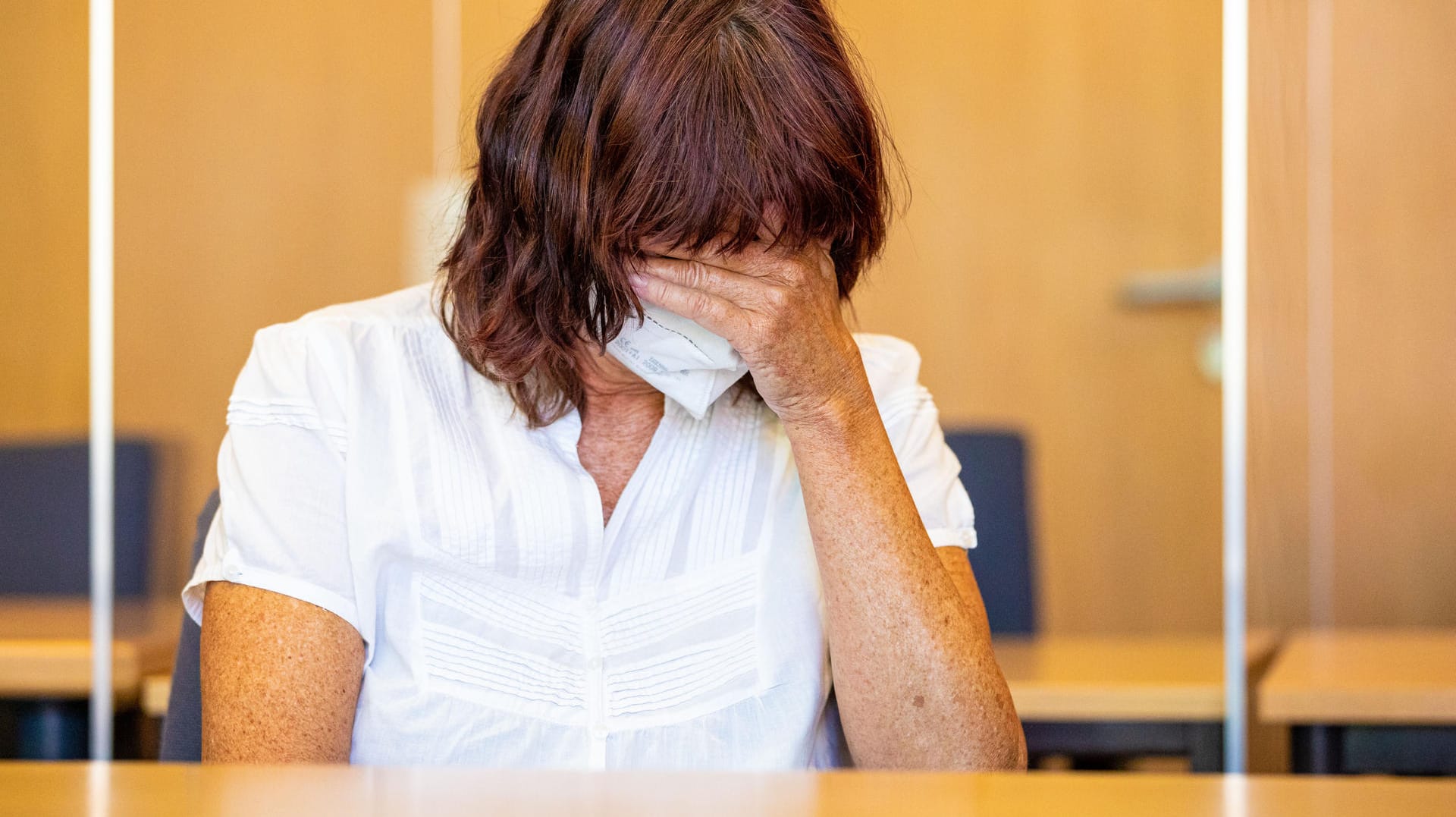 Prozessauftakt in Hildesheim: Der Angeklagten wird unter anderem vorgeworfen, ihre zwei Kinder nicht mit ausreichend Lebensmitteln versorgt zu haben.