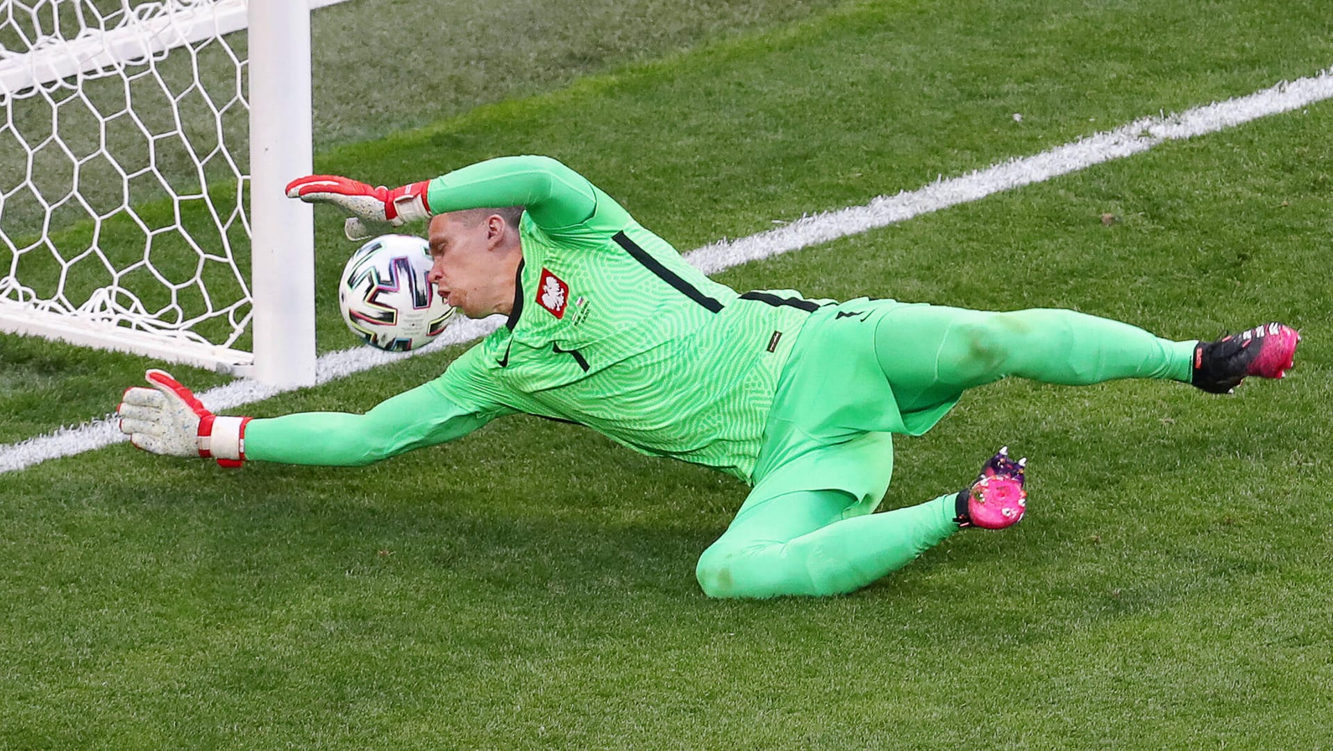 Wojciech Szczesny (l.): Dem polnischen Torwart unterlief gegen die Slowakei ein Eigentor.