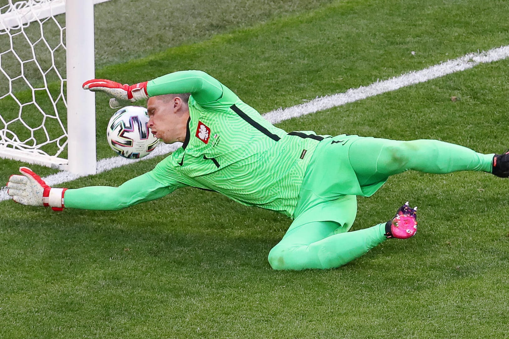 Wojciech Szczesny (l.): Dem polnischen Torwart unterlief gegen die Slowakei ein Eigentor.