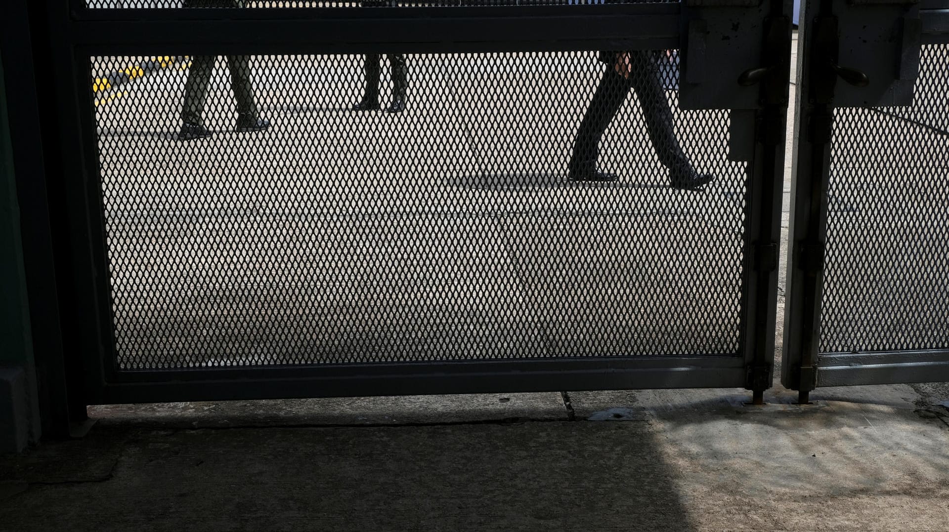 Wächter in einem Gefängnis in Hong-Kong (Symbolbild): Die Vorwürfe gegen China sind laut UN-Experten "extrem alarmierend".