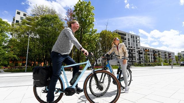 Damit das auf unbekanntem Terrain so bleibt, kann man auf Navi-Apps fürs Smartphone zurückgreifen - und das steckt besser in einer stabilen Halterung. Damit das auf unbekanntem Terrain so bleibt, kann man auf Navi-Apps fürs Smartphone zurückgreifen - und das steckt besser in einer stabilen Halterung.