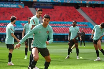 Freut sich auf viele Zuschauer: Cristiano Ronaldo trainiert mit Portugals Team in der Puskas Arena.