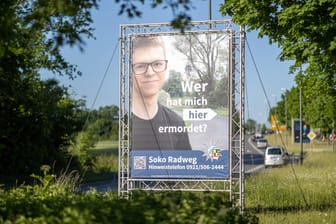 Plakat des getöteten Opfers in Bayreuth: Die Aktion war zuvor mit den Angehörigen des verstorbenen 24-Jährigen und der Staatsanwaltschaft abgesprochen worden.