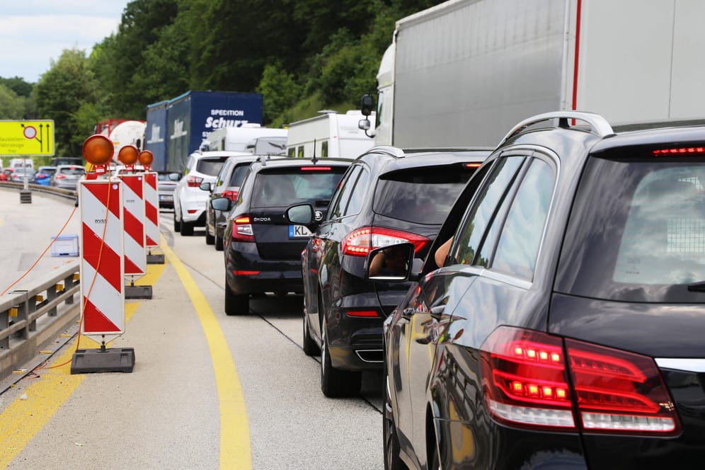 Stau: Viele Autobahnbaustellen können den Verkehr ausbremsen.