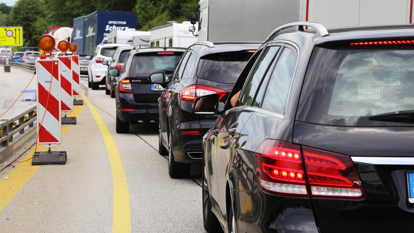 Stau: Viele Autobahnbaustellen können den Verkehr ausbremsen.