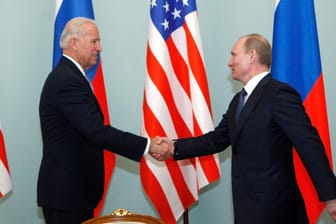 Joe Biden trifft Wladimir Putin in Moskau: Damals war Biden noch US-Vizepräsident unter Barack Obama, Putin Ministerpräsident Russlands, in Genf treffen nun beide erstmals aufeinander als Präsidenten ihrer Länder (Archivfoto).