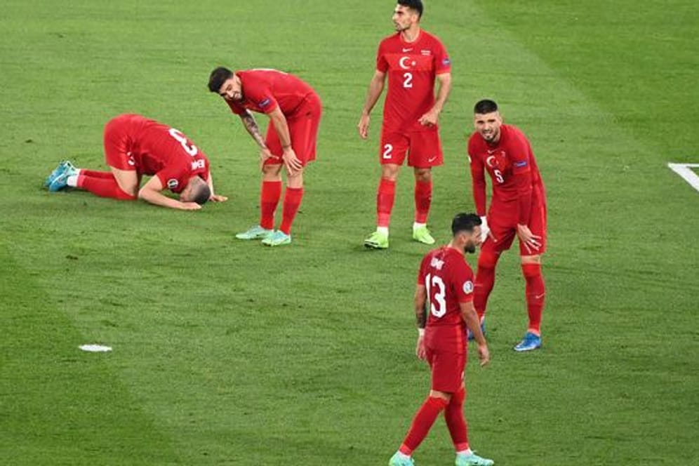 Nach der Auftaktpleite gegen Italien ist die Türkei gegen Wales unter Druck.