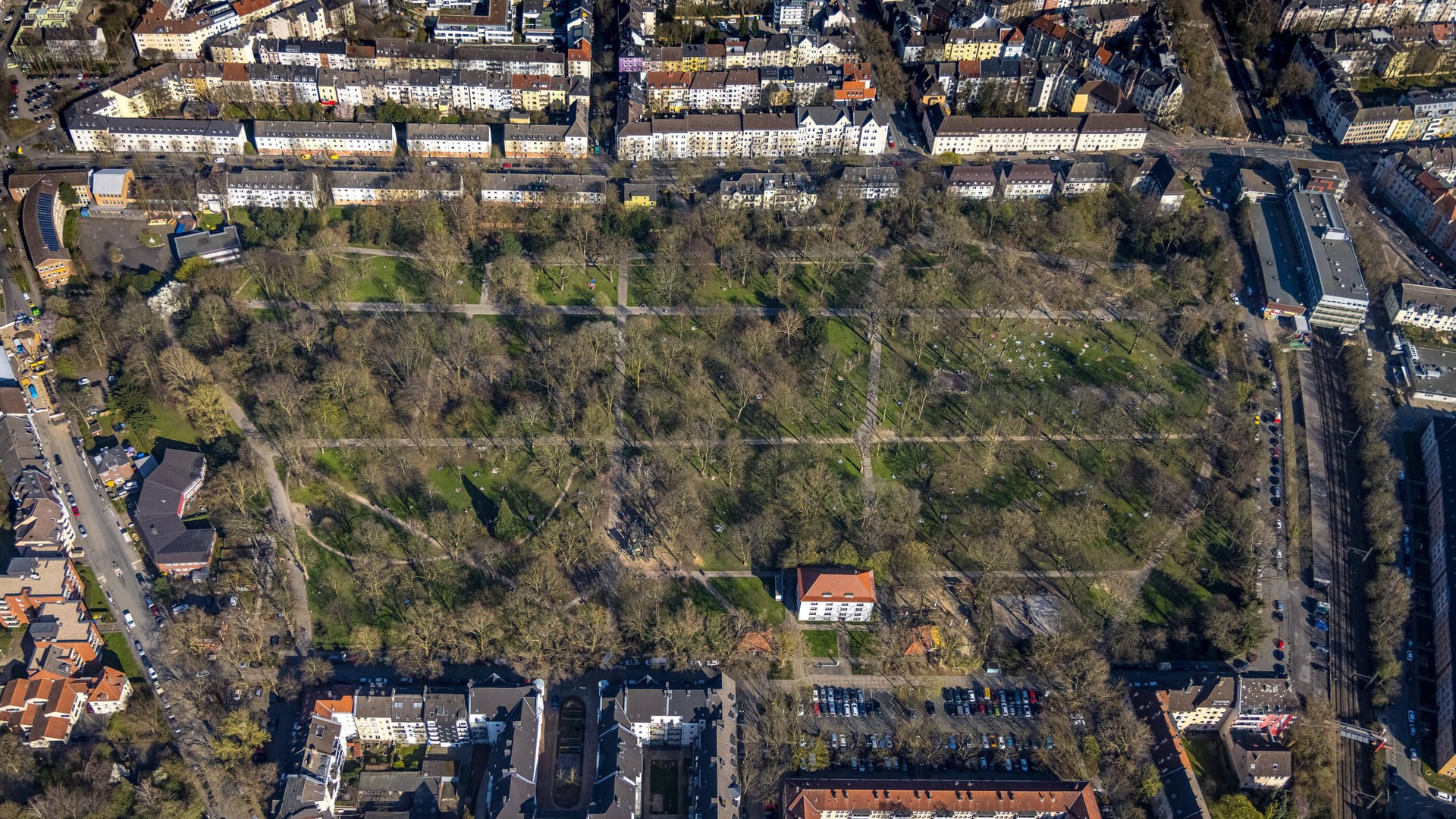 Der Dortmunder Westpark (Archivbild): Hier ist am Wochenende ein Streit eskaliert. Der Dortmunder Westpark (Archivbild): Hier ist am Wochenende ein Streit eskaliert.