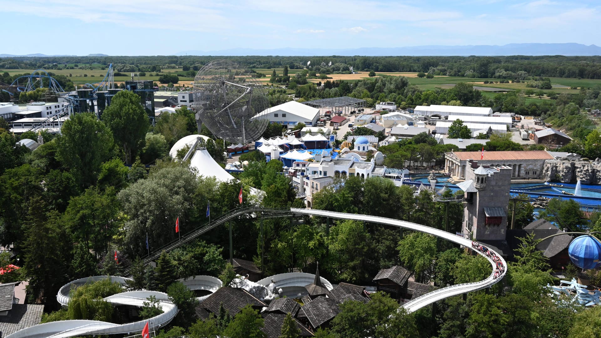 Europa-Park: In der Nähe des Freizeit- und Themenparks soll eine neue Attraktion entstehen, die Fahrgeschäft und Restaurant in einem ist.