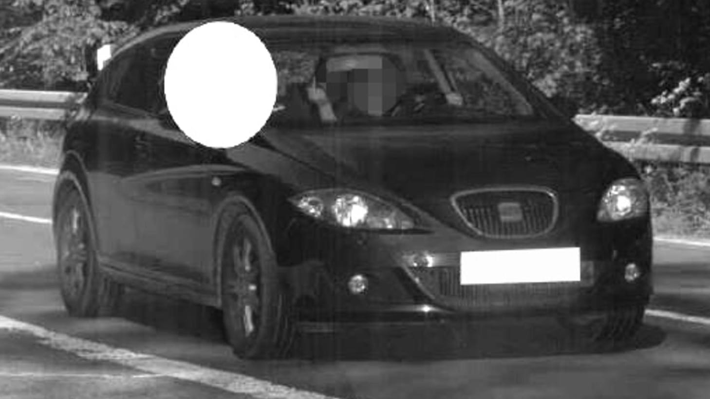 Das von der Polizei veröffentlichte Blitzerfoto: Mit im Auto saß ein Grundschulkind.